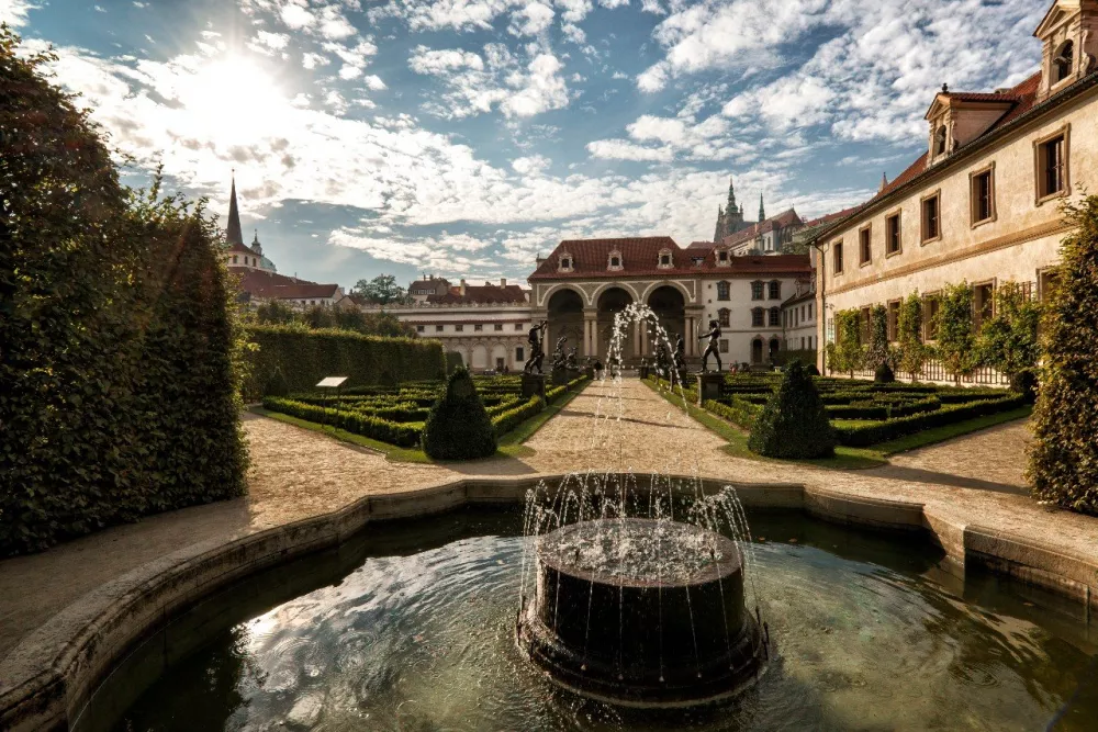 Jardin de Valdštejn con Sala Terrena al fondo